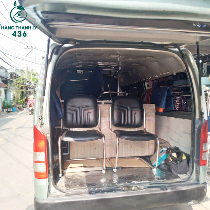 xe-cua-hang-thanh-ly-436-chat-ban-ghe-san-sang-van-chuyen-den-khach-hang Hàng Thanh Lý 436 Khai Xuân – Nhộn Nhịp Xuất Nhập Kho Đầu Năm
