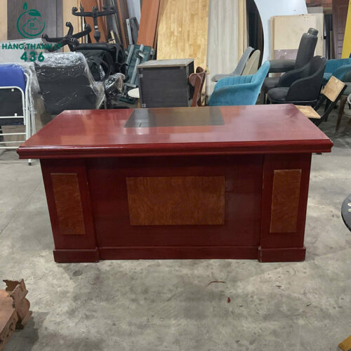 ban giam doc cu 1m6x80cm mau nau do phoi pano noi 1