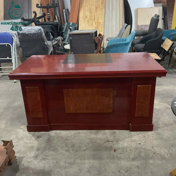 ban giam doc cu 1m6x80cm mau nau do phoi pano noi 1