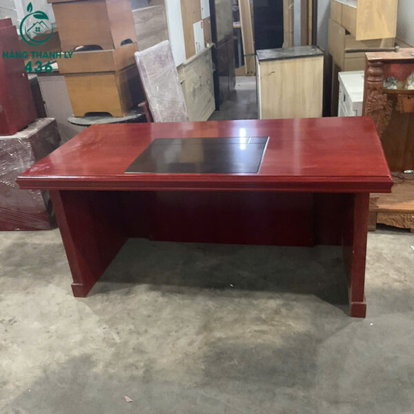 ban giam doc cu 1m6x80cm mau nau do phoi pano noi 2