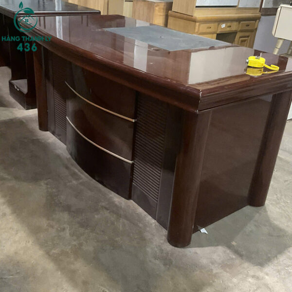 ban giam doc cu 1m6x80cm thiet ke mat truoc cong 1