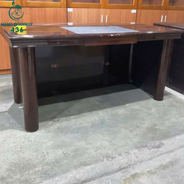 ban giam doc cu 1m6x80cm thiet ke mat truoc cong 2