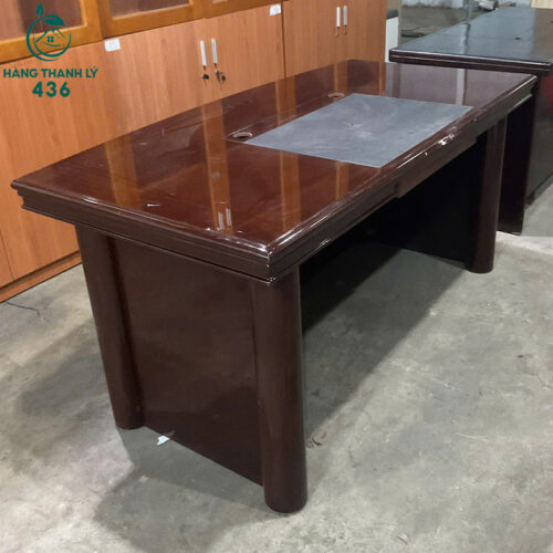 ban giam doc cu 1m6x80cm thiet ke mat truoc cong 3