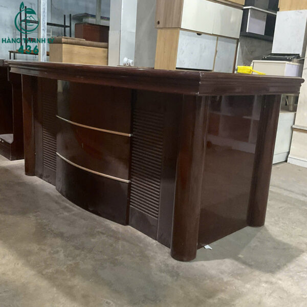 ban giam doc cu 1m6x80cm thiet ke mat truoc cong 4