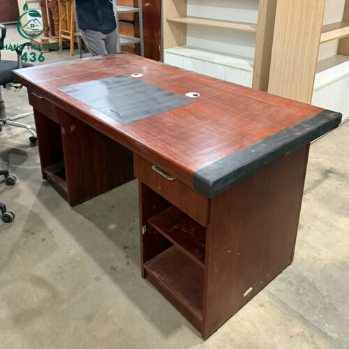 ban giam doc cu mau nau do sang trong 3