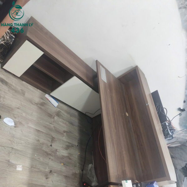 ban giam doc go cu 2m6x1m7x1m05 kem tu phu 1