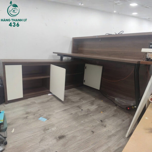 ban giam doc go cu 2m6x1m7x1m05 kem tu phu 2