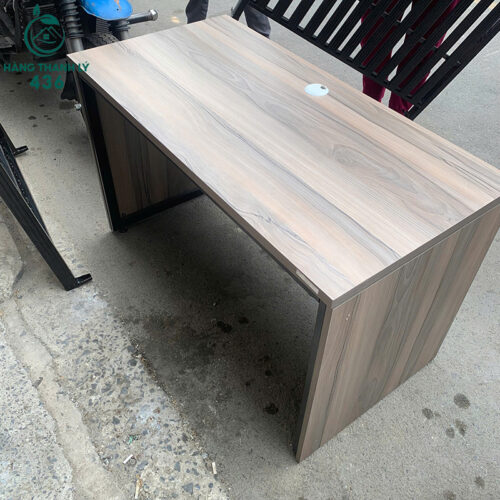 ban lam viec cu 1m2x60cm van go dep 1