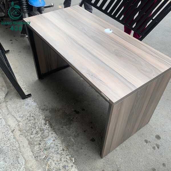 ban lam viec cu 1m2x60cm van go dep 1