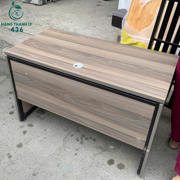 ban lam viec cu 1m2x60cm van go dep 3