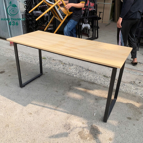 ban lam viec cu chan sat chu u 1m4x60cm 4