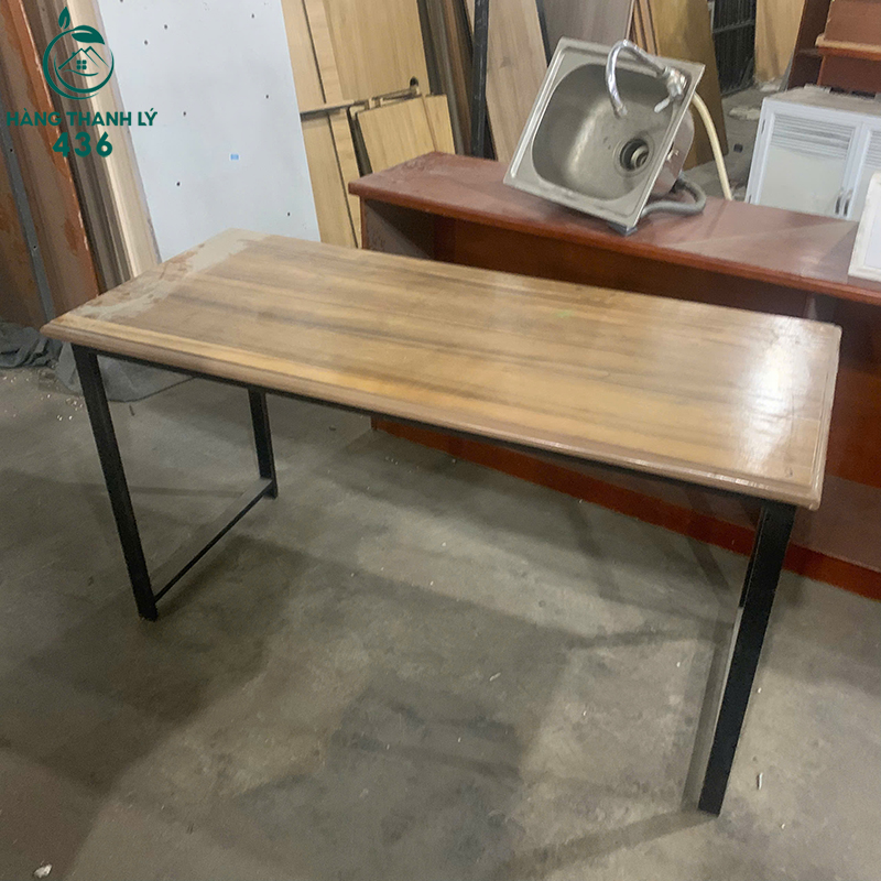 Bàn Làm Việc Gỗ Khung Sắt Cũ 1M4 Vân Gỗ Nâu 3 ban lam viec go khung sat cu 1m4 van go nau 1