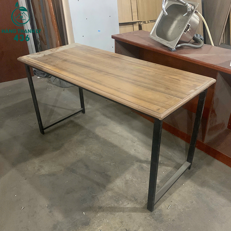Bàn Làm Việc Gỗ Khung Sắt Cũ 1M4 Vân Gỗ Nâu 4 ban lam viec go khung sat cu 1m4 van go nau 2