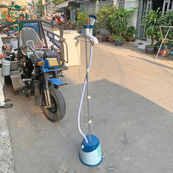 ban-ui-hoi-nuoc-dung-cu-mau-xanh-trang (1) ban ui hoi nuoc dung cu mau xanh trang 1