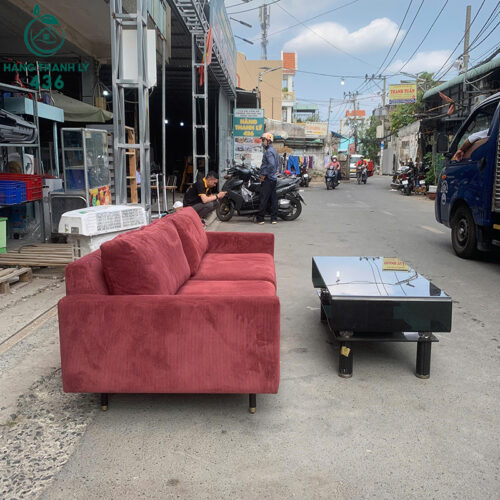 bo sofa phong khach boc nem cu mau do kem ban kinh 4
