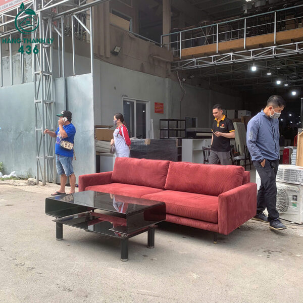 bo sofa phong khach boc nem cu mau do kem ban kinh 5