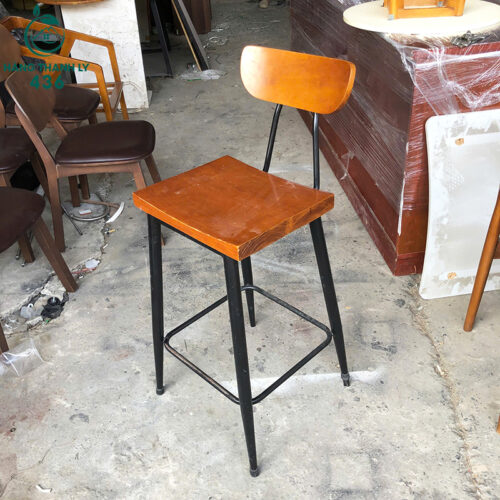 ghe bar cu chan sat mat go mau vang sang trong 1