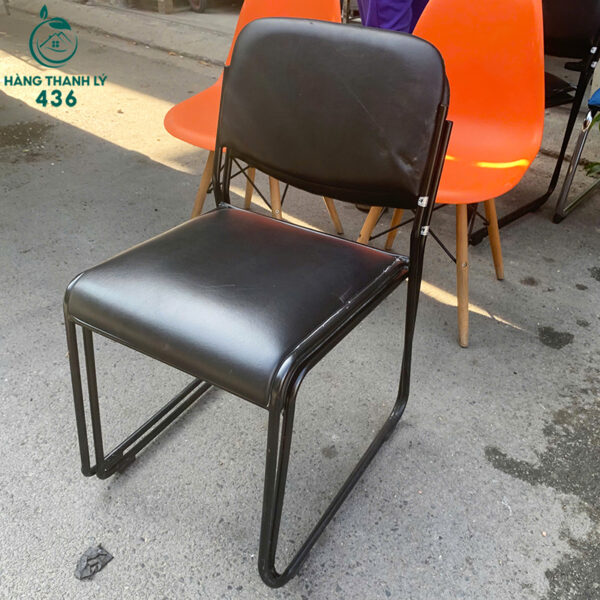 ghe chan quy cu boc da den sang trong 1