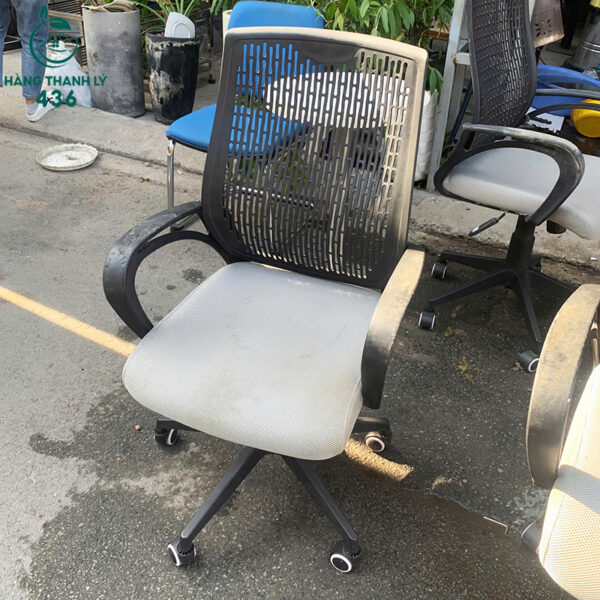 ghe xoay luoi cu khung nhua den chac chan 3