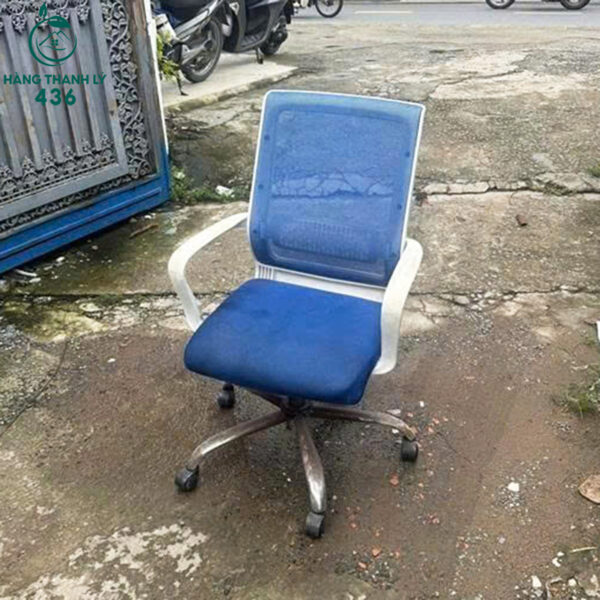 ghe xoay luoi cu mau xanh khung nhua trang