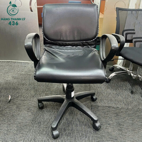 ghe xoay van phong cu boc da den