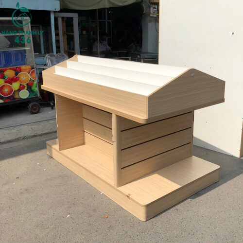 quay trung bay cu 1m7x1mx1m thiet ke dang bac thang 4