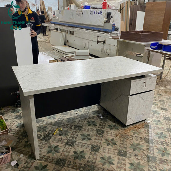 thanh ly ban giam doc 1m6x80cm mat van da moi 99 2