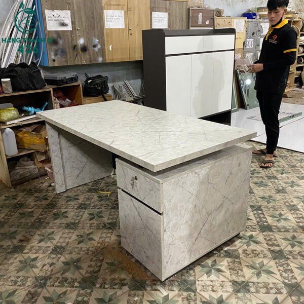 thanh ly ban giam doc 1m6x80cm mat van da moi 99 5