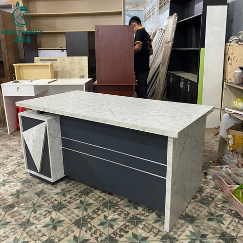 thanh ly ban giam doc 1m6x80cm mat van da moi 99 6