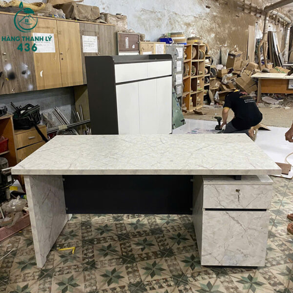 thanh ly ban giam doc 1m6x80cm mat van da moi 99 7