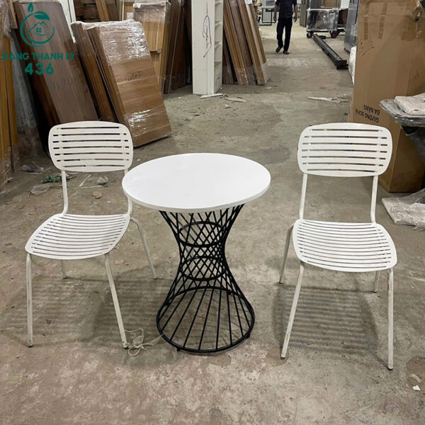 thanh ly bo ban ghe cafe trang chan sat moi 99 1