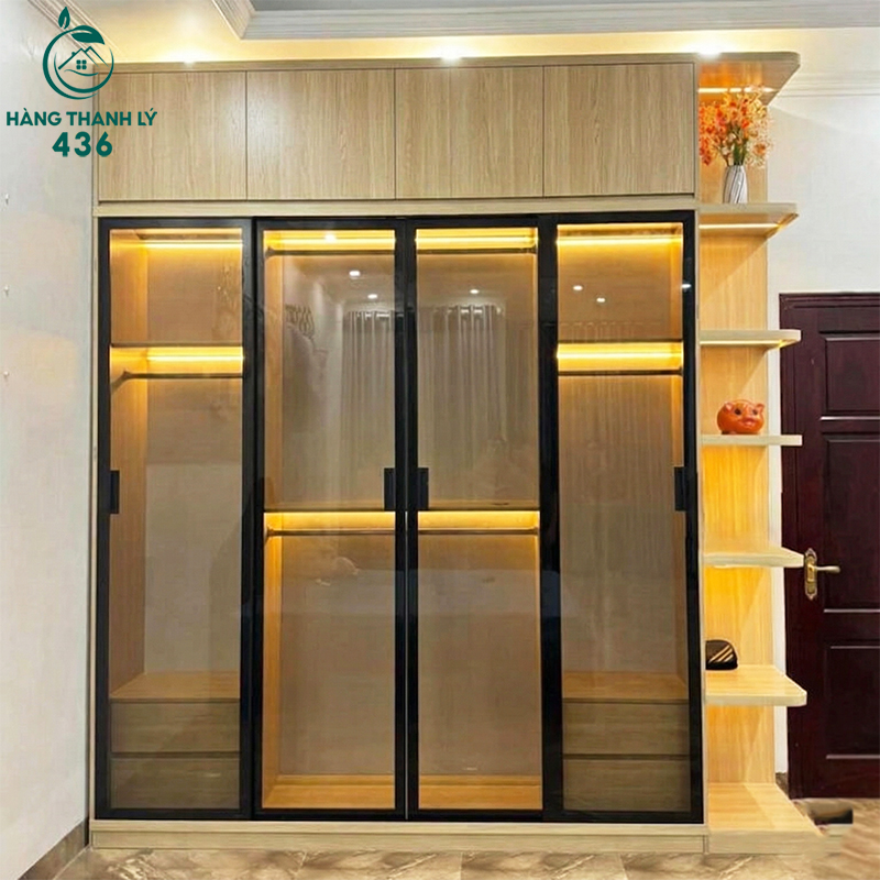 Tủ quần áo cũ bằng cửa kính