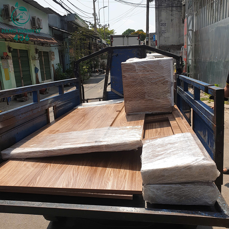 Vận chuyển tủ quần áo cho khách hàng