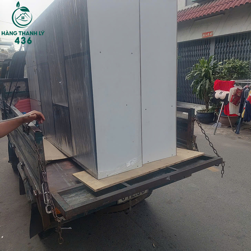 Vận chuyển tủ quần áo cho khách hàng
