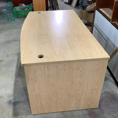ban giam doc1m6x90cmx75cm mau go sang khong hoc 1