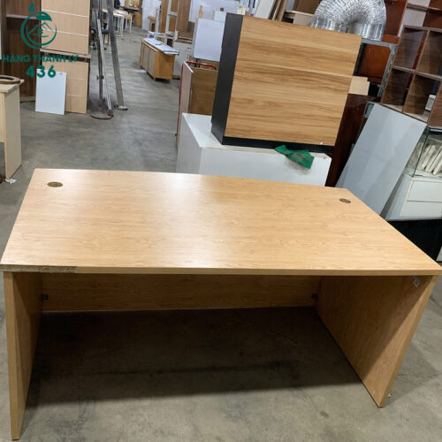 ban giam doc1m6x90cmx75cm mau go sang khong hoc 2