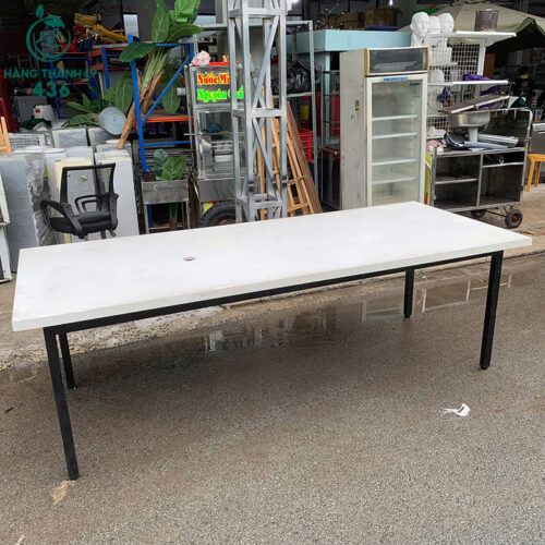 ban hop van phong cu 2m4x1m mat mau trang chan sat den 1