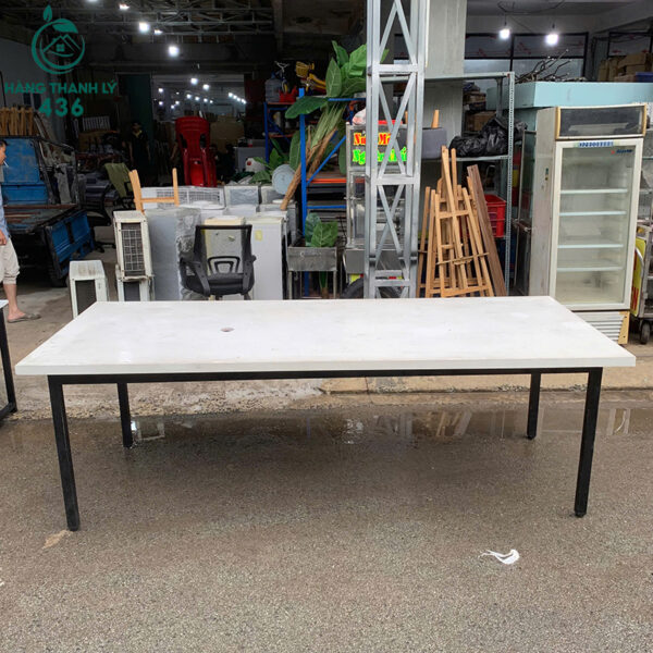 ban hop van phong cu 2m4x1m mat mau trang chan sat den 3