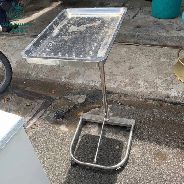 ban inox y te cu co banh xe di chuyen 2