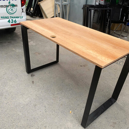 ban lam viec cu 1m2x60 chan sat vuong chac chan 4