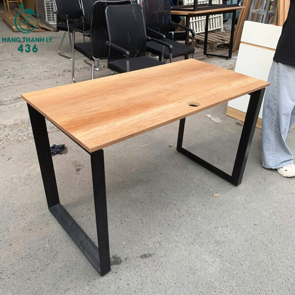 ban lam viec cu 1m2x60 chan sat vuong chac chan 5