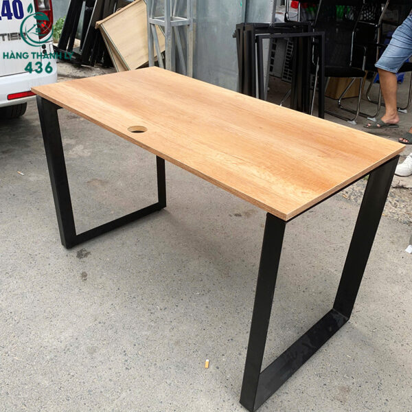 ban lam viec cu 1m2x60 chan sat vuong chac chan 6