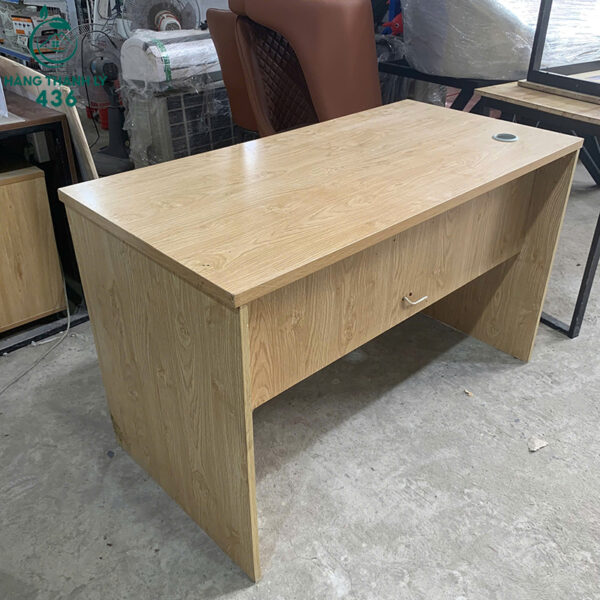 ban lam viec cu 1m2x60cm co hoc ban phim 1