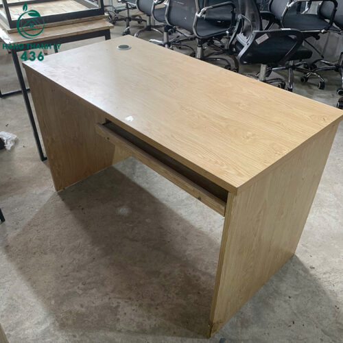 ban lam viec cu 1m2x60cm co hoc ban phim 4