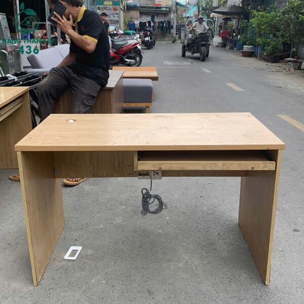 ban lam viec cu 1m2x60cm co hoc ban phim 5