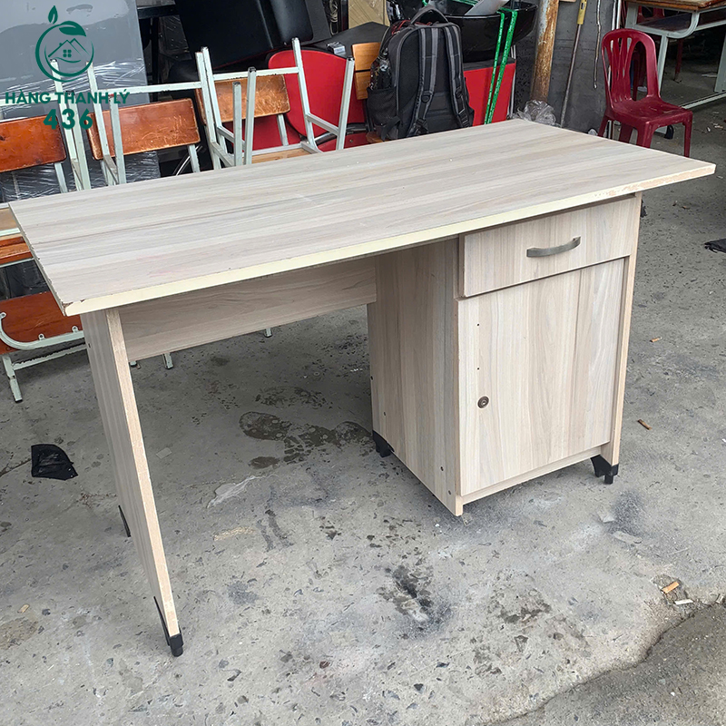 Bàn Làm Việc Cũ 1M2X60CM Màu Vàng Nhạt Vân Gỗ Có Hộc Tủ 4 ban lam viec cu 1m2x60cm mau vang nhat van go co hoc tu 1