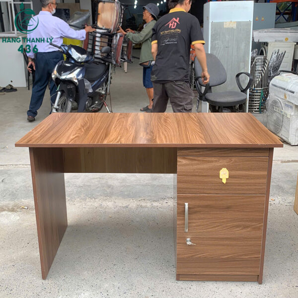 ban lam viec cu 1m2x70cm co hoc tu van go nau 4