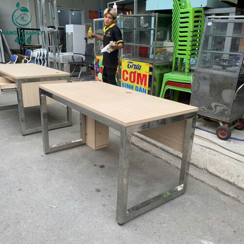 ban lam viec cu 1m4x70cm chan inox 1