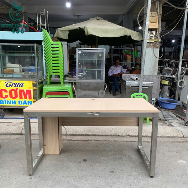 ban lam viec cu 1m4x70cm chan inox 2