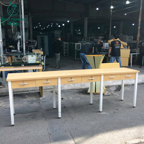 ban lam viec dai 2m4x50cmx75cm cu chan sat 4